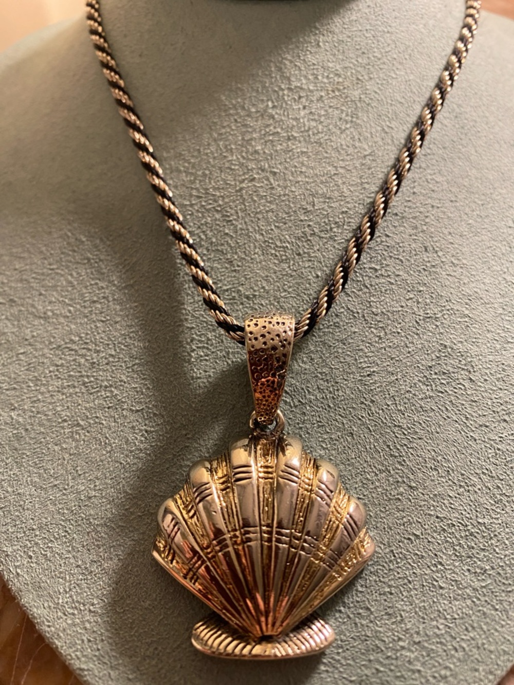 Gold Shell Pendant Necklace - Women Jewelry